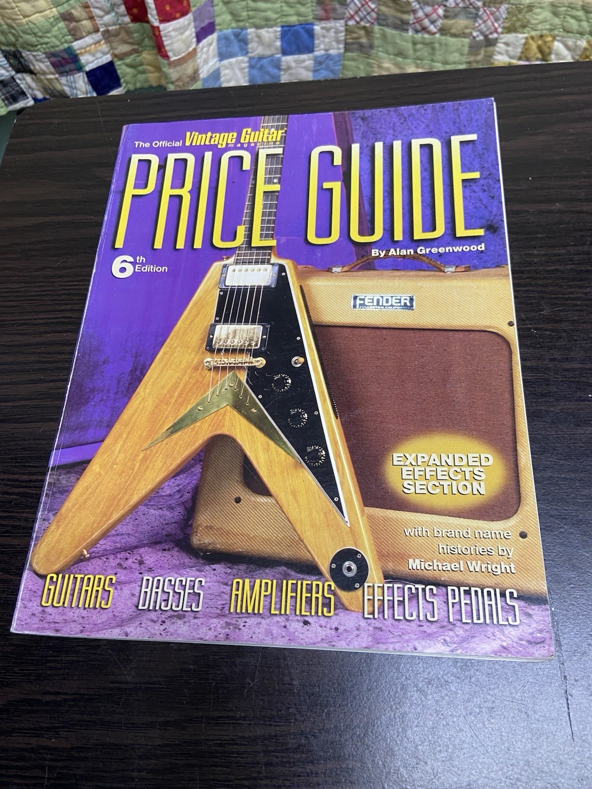 OFFICIAL VINTAGE GUITAR MAGAZINE PRICE GUIDE 6TH EDITION 1998 BY ALAN GREENWOOD