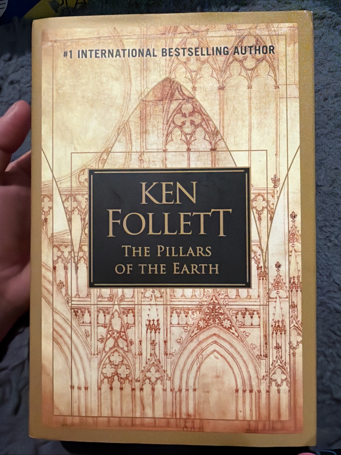 The Pillars of the Earth (Kingsbridge) Hardcover C-74