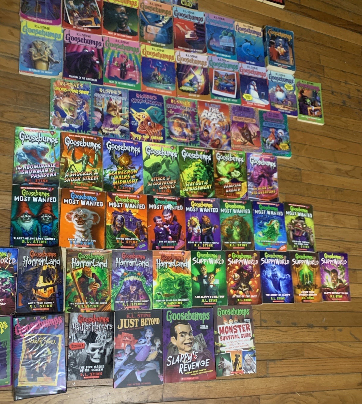 Lot of 68 Goosebumps /R.L Stine Some VTG ’90 Fear Street Most Wanted Horror VHS