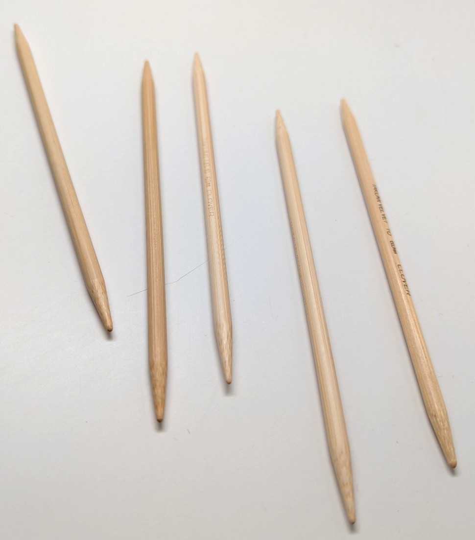 Set of 5 Clover Takumi Velvet Double Points – 7″ US 9 /6mm Bamboo SM