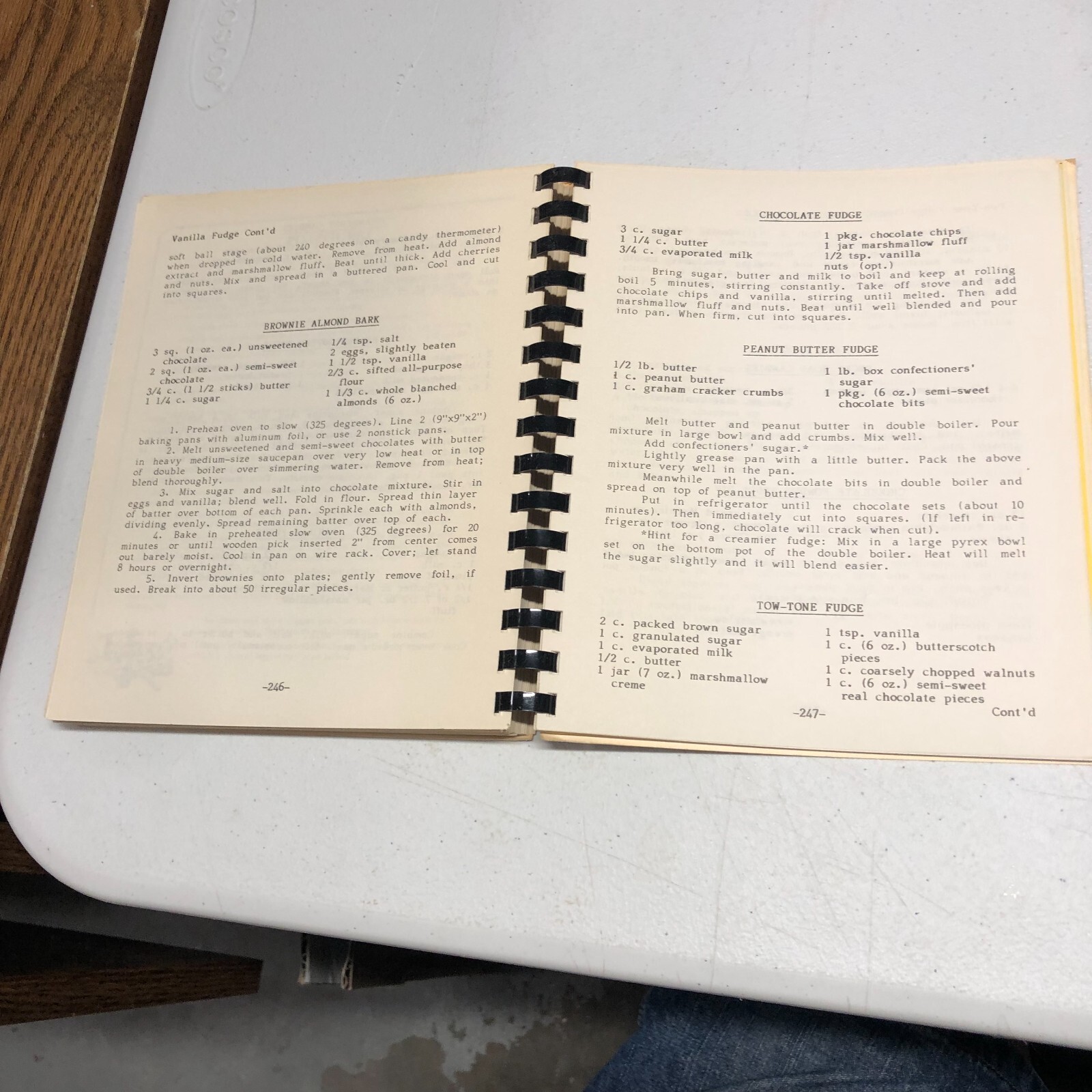UAW Region 9A Favorite Recipes Cookbook John J Flynn Northeast USA 256 + Pages