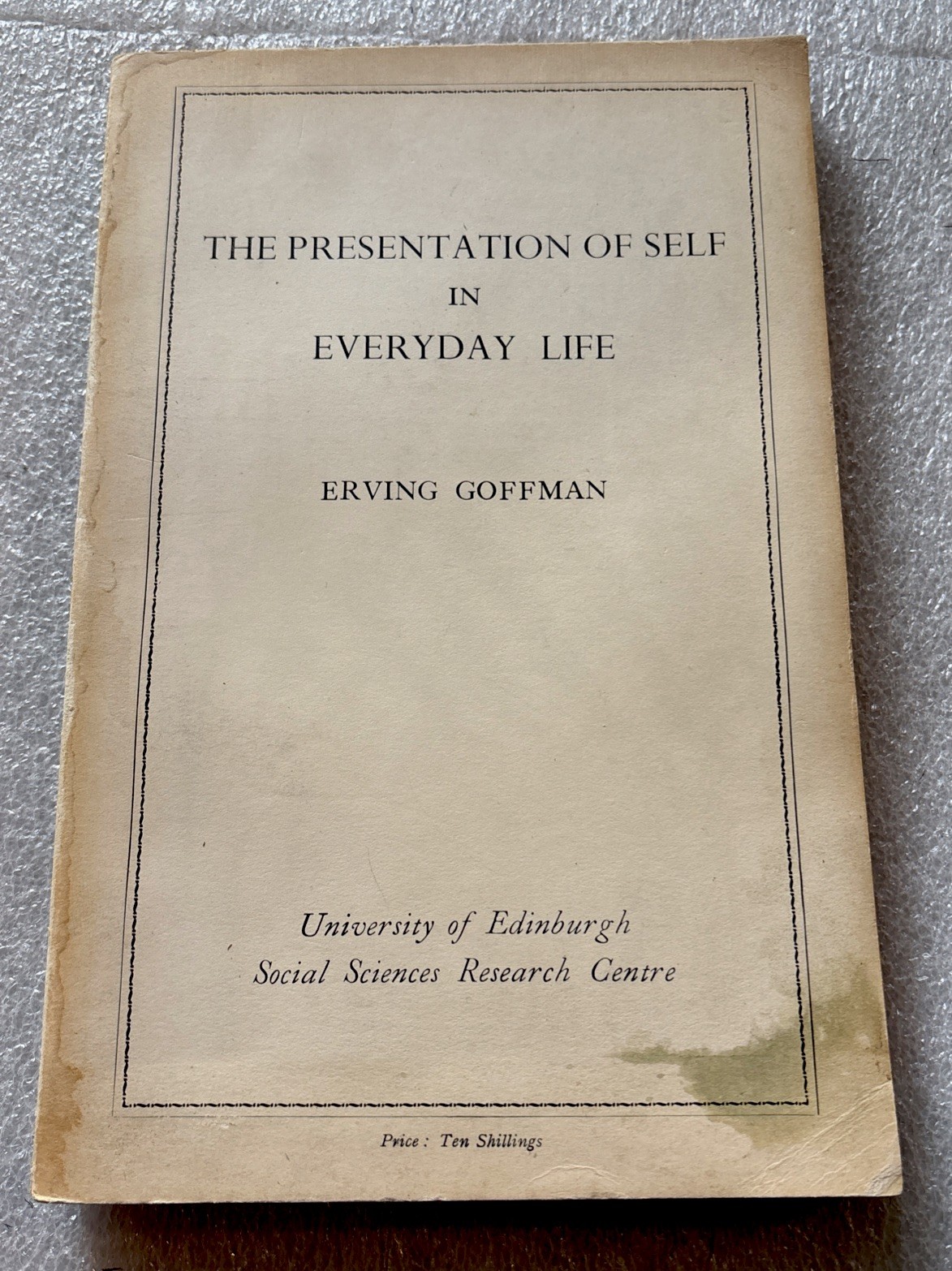 Presentation of Self in Everyday Life / Erving Goffman 1958 2nd Impression