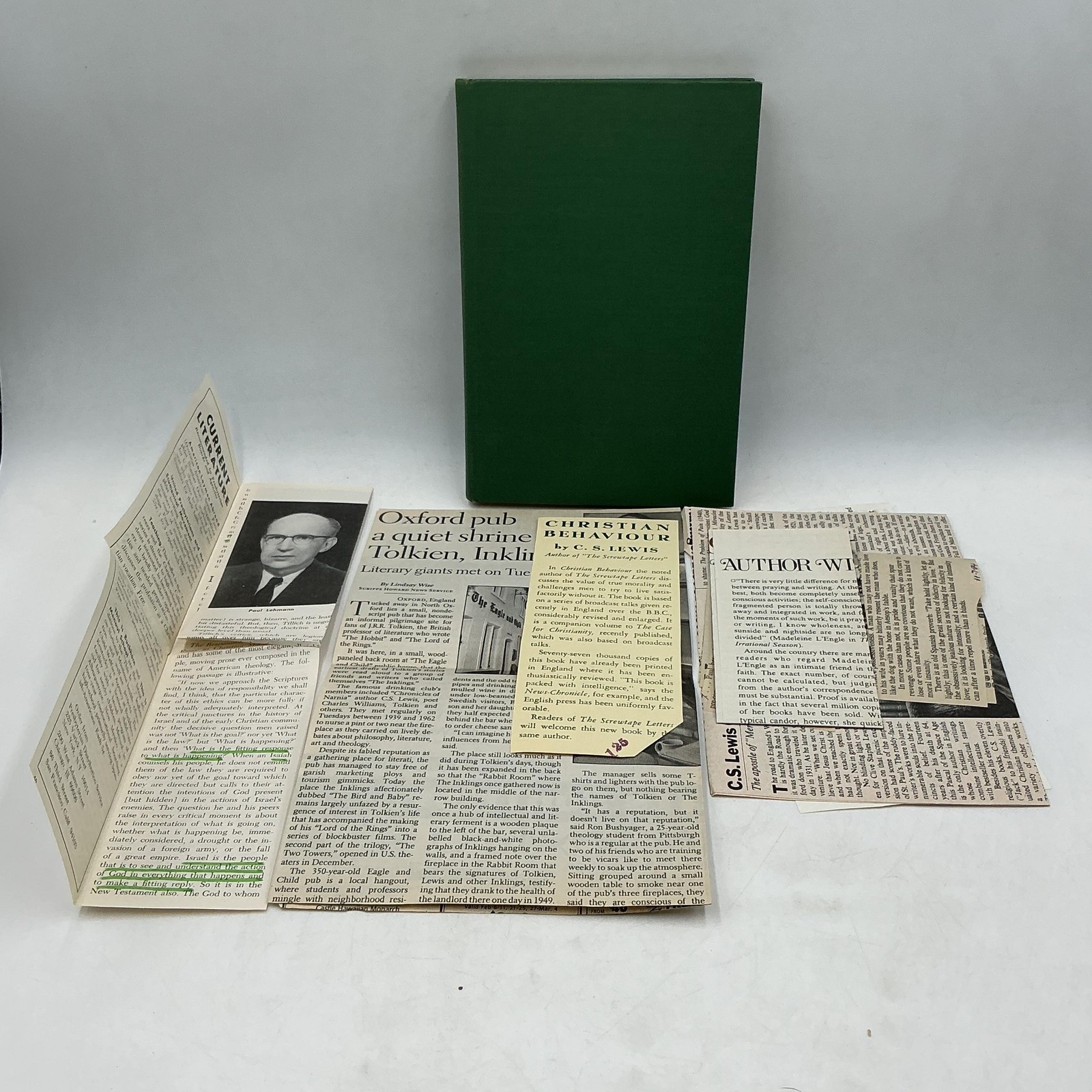THE MACMILLAN COMPANY CHRISTIAN BEHAVIOUR C. S. LEWIS 1943 HARDCOVER GREEN