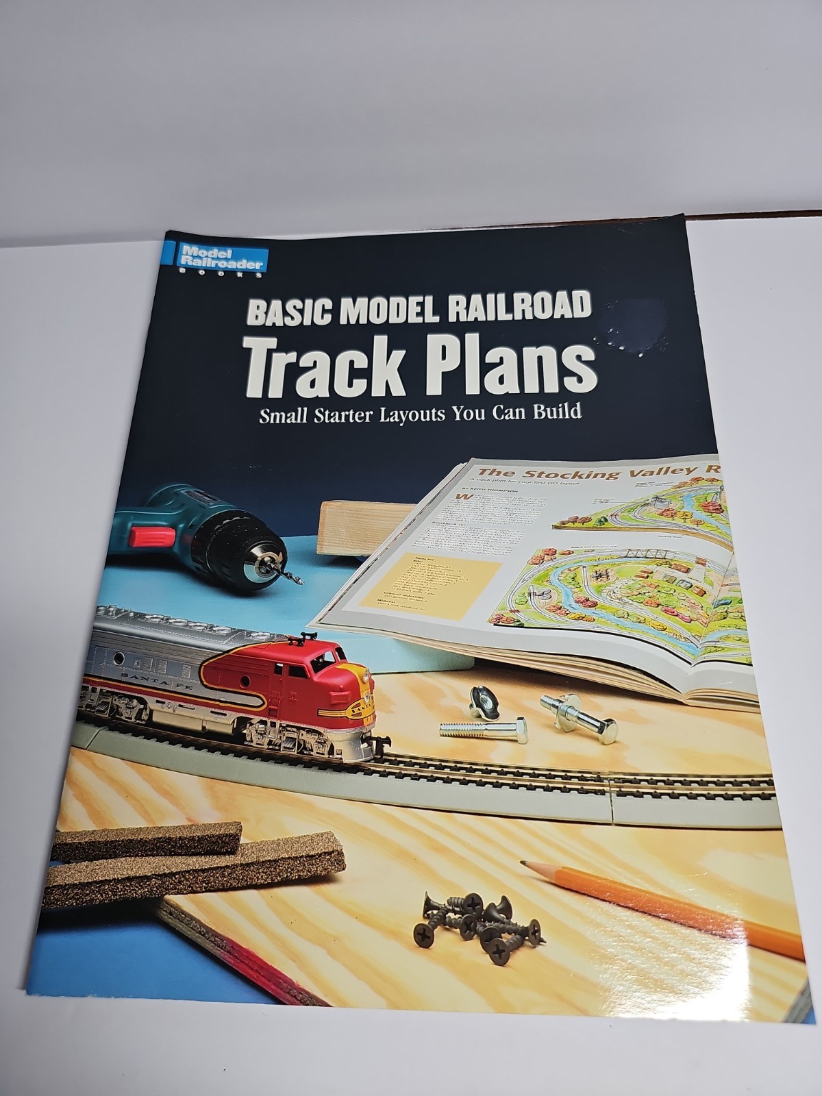 Basic Model Railroad Track Plans: Small Starter Layouts You Can Build by Johnson